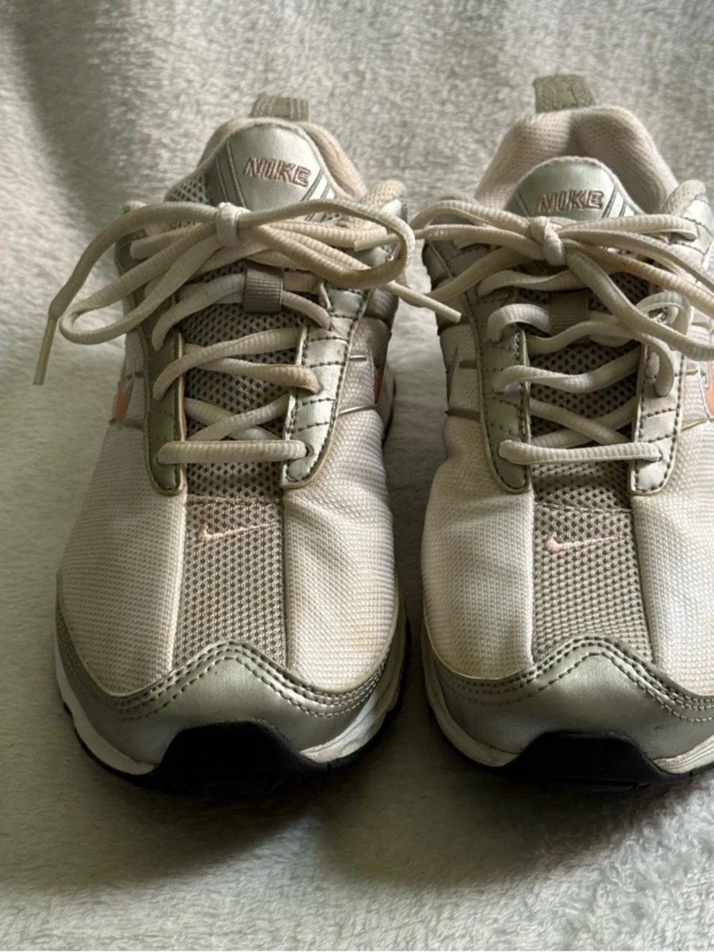 Nike‎ Women's White and Light Pink Mesh Walking Shoes 7 - Picture 3 of 12